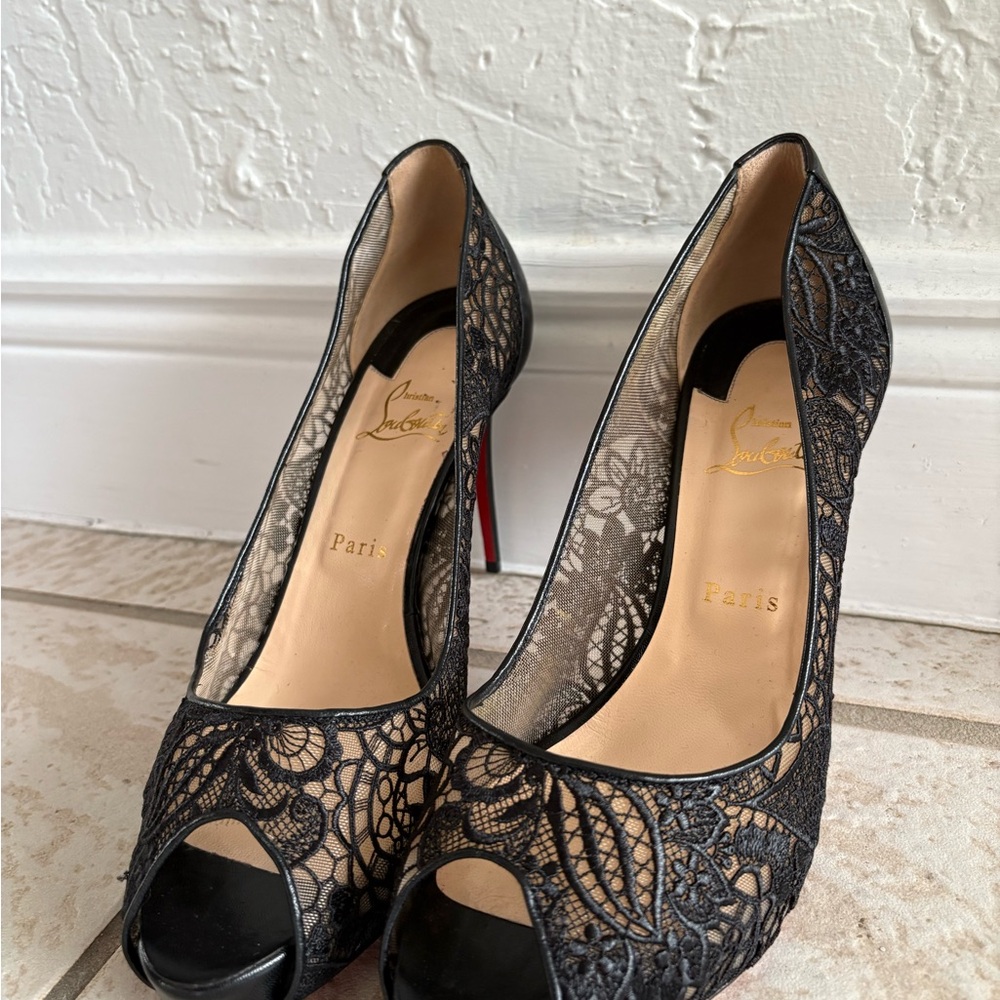 Christian Louboutin Black Very Lace 100 Peep Toe Heels - EU Size 42